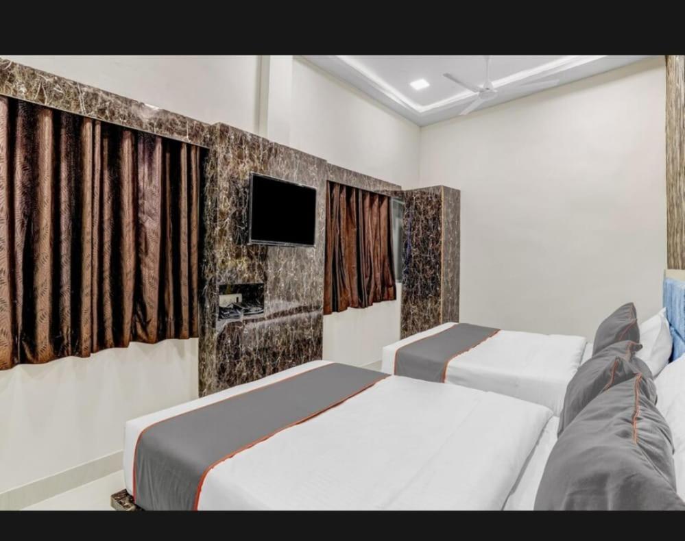 Hotel Bhavya Residency Ahmedabad Buitenkant foto