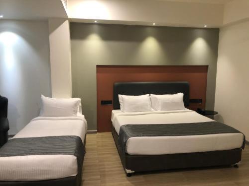 Hotel Bhavya Residency Ahmedabad Buitenkant foto