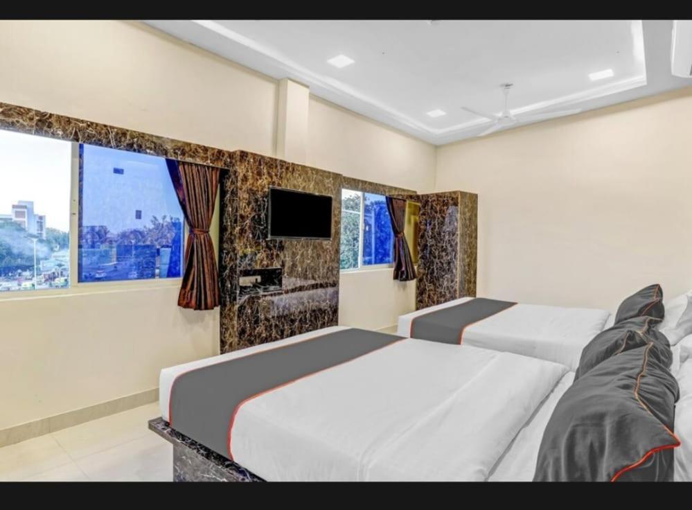Hotel Bhavya Residency Ahmedabad Kamer foto